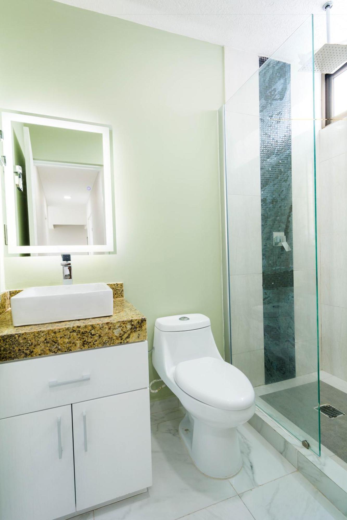 Palmarena & Residences - Long Comfort With Parking, Sauna, Gym & Pool - Steps From 5th Avenue Hotel Playa del Carmen